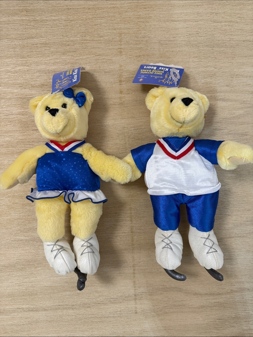 Hallmark 2002 Winter Olympics Yellow Plush Ice Skating Bear Pair kiss kiss